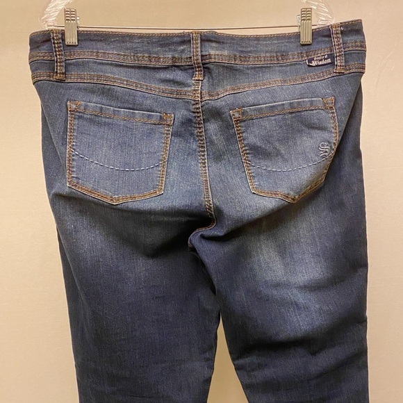 Torrid Source Of Wisdom Flare / Boot Jeans, Size 16, Stretch Whiskered, 10” Rise - Picture 7 of 10